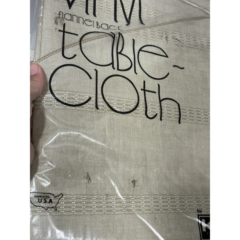 K C VINYL FLANNEL Back  TABLECLOTH Beige  Round 70'' Vintage NEW USA Made‎